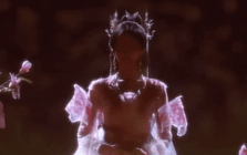 Hợp đồng nô lệ 20 năm của mỹ nhân chỉ cao 1m45 nhưng có 33 triệu fan