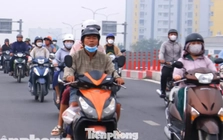 Bầu trời TPHCM tối sầm, '7h ra đường mà cảm giác như 5h chiều'