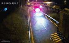 Cận cảnh khoảnh khắc xe cứu thương lao vào đuôi xe đầu kéo rồi bốc cháy dữ dội trên cao tốc TP.HCM - Dầu Giây, 3 người mắc kẹt tử vong