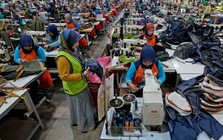 Khó cạnh tranh, doanh nghiệp từ bỏ sản xuất, nhập hàng Trung Quốc giá rẻ về bán vừa nhanh vừa tiện: 'Dấu hiệu đỏ' với nền kinh tế 270 triệu dân ở Đông Nam Á