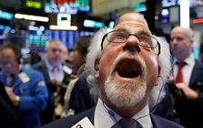 Phiên 18/12: Khối ngoại bán ròng mạnh tay gần 900 tỷ đồng, một cổ phiếu bất động sản bị xả đột biến