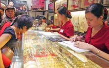 Vàng miếng 'một mình một chợ'