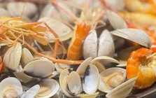 Ngày càng nhiều người bị nhồi máu não, bác sĩ nghẹ ngào: Ăn ít 4 món ngon "nút lưỡi" này đi thôi!