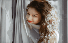 Bí ẩn sau đôi mắt đẹp mơ màng của "tiểu Lưu Diệc Phi"