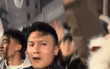 Quang Hải đang làm gì?