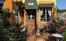 Cụ bà 70 tuổi thầm lặng sống trong căn nhà nhỏ: Tự chăm sóc bản thân, không làm gánh nặng cho con cháu