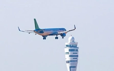 Cận cảnh chuyến bay đầu tiên của Bamboo Airways đến sân bay Long Thành