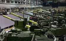 Mỹ bất ngờ dỡ bỏ lệnh trừng phạt các công ty cung cấp thiết bị quân sự cho Nga