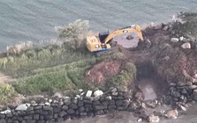 Thái Lan tiếp tục không kích, Campuchia "phá bỏ đê chắn sóng gần vịnh Thái Lan"