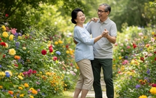 Không gồng mình ở thành phố, cặp vợ chồng 60 tuổi bán nhà 30 tỷ đồng về quê dưỡng già: nuôi mèo, trồng rau, nghĩ thôi đã thấy an nhàn