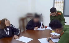 Vận chuyển trái phép hơn 2,3kg vàng, 32 điện thoại iPhone từ Hàn Quốc về Việt Nam