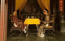 Nữ diễn viên duy nhất là Phó Giáo sư - Tiến sĩ, được tung hô là Hoàng hậu đẹp nhất Việt Nam suốt 20 năm