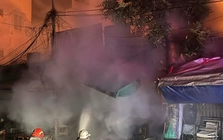 Chợ Hà Nội cháy dữ dội, sơ tán nhiều hộ dân, phong tỏa đường Trịnh Đình Cửu