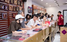 'Cơn sốt trắng' trên thị trường: nhà đầu tư bạc lãi gấp đôi, chuyên gia cảnh báo về hiệu ứng FOMO