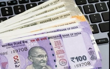 Đồng rupee giảm giá mạnh nhất châu Á trong năm 2025