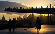 Người dân Nga đón nhiều tin dữ