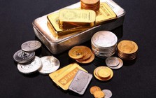 Vàng và bạc phá đỉnh ngày thứ 2 liên tiếp: Chuyên gia tin rằng đà tăng chưa dừng lại