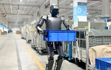 Trung Quốc lập 'lò' huấn luyện robot đến mức độ này: robot phản xạ như người, hoàn thành công việc chính xác 95% - lao động phổ thông có thất nghiệp cũng phải chịu