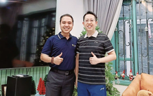 Bức ảnh chụp 2 người đàn ông bước ra từ Olympia gây trầm trồ