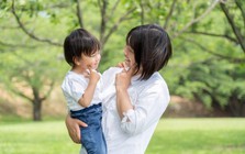 Con càng yêu bạn, 3 “hành động nhỏ” này càng không giấu được: Nhiều cha mẹ lại thấy phiền và vô tình nổi nóng