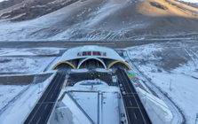 Trung Quốc hoàn thành đường hầm cao tốc dài nhất thế giới: Cao gần 3.000m so với mực nước biển, dài 22km, tiến độ rút ngắn một nửa nhờ 'phép màu' này