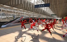 Trung Quốc vận hành tuyến đường sắt cao tốc mới, củng cố vị thế dẫn đầu toàn cầu