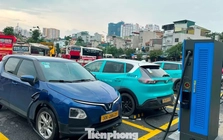 Hà Nội thí điểm 39 trạm sạc, tủ đổi pin tại bãi đỗ xe công cộng