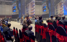 Chưa từng có tại Việt Nam: Khán giả đã đến nhưng không có nghệ sĩ, BTC báo hoãn giờ chót gây phẫn nộ