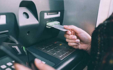 Phát hiện thủ đoạn hoàn toàn mới, điều khiển máy ATM tự động nhả tiền