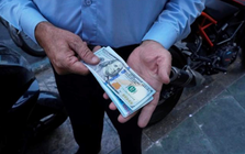 Quốc gia quan trọng của BRICS chứng kiến nền kinh tế lao dốc, đồng nội tệ mất giá nghiêm trọng, 1,45 triệu đơn vị mới đổi được 1 USD