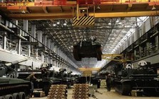 Ông Putin tuyên bố tăng gấp đôi sản lượng xe bọc thép