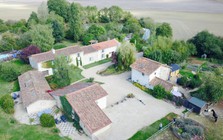 Cặp vợ chồng chi hơn 14 tỷ đồng ra nước ngoài mua 6 căn nhà cổ, 2 nhà kho và 3 mẫu đất để nghỉ hưu: “Cảm giác giống như trúng xổ số”