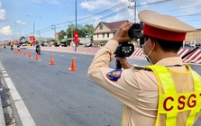 Lỗi chạy xe máy, ô tô chậm bị phạt thế nào?