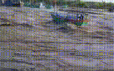 CLIP: Khoảnh khắc kinh hoàng nước lũ cuốn trôi tàu thuyền của ngư dân ở Lâm Đồng