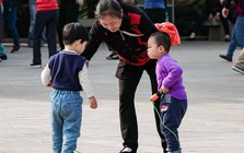 57 tuổi, tôi tự tạo “lương hưu thứ hai” từ việc giữ trẻ - thu đều hàng tháng và sống vui hơn hẳn