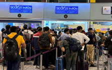 Ngành hàng không Ấn Độ hỗn loạn, 1.000 chuyến bay bị huỷ chỉ trong vài ngày: Điều gì khiến hàng nghìn hành khách mắc kẹt?