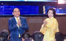 Trước mặt tỷ phú Phạm Nhật Vượng, nữ GS nhiều lần đến VN đề xuất bất ngờ tại Lễ trao giải VinFuture 2025