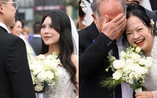 Hiếm có nhất Việt Nam: Con dâu và mẹ chồng mặc váy cưới cùng 1 ngày, hạnh phúc này "quá vuýp"