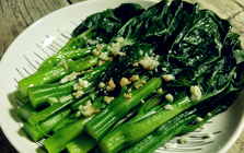 Ăn 1 loại rau thường xuyên, người phụ nữ 60 tuổi ung thư 10 năm không tái phát: Việt Nam bán đầy chợ, giá lại rẻ