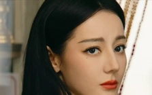 Địch Lệ Nhiệt Ba rơi vào tình cảnh xấu hổ