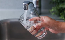 Người đàn ông đột tử vì 1 kiểu uống nước mà bác sĩ cảnh báo nguy hiểm chết người