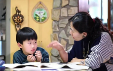 Nếu người mẹ có 3 kiểu tính cách dưới đây thì dù không cố ý, họ cũng đang vô tình kéo thấp EQ của con