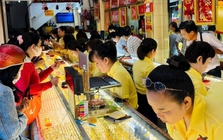 Giá vàng giảm mạnh, nhà đầu tư nên bán hay mua? Giá vàng giảm mạnh, nhà đầu tư nên bán hay mua?