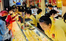 Giá vàng hôm nay như xe đứt phanh, mở mắt mất ngay 8 triệu đồng, 1 kịch bản mới tuần tới được dự báo