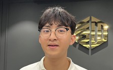 Nam sinh trốn ngủ qua đêm ở trường để làm robot giành học bổng Mỹ danh giá Nam sinh trốn ngủ qua đêm ở trường để làm robot giành học bổng Mỹ danh giá