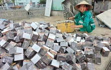 Số lượng lớn thực phẩm chức năng vứt tràn lan tại phố Nguyễn Lân, Hà Nội Số lượng lớn thực phẩm chức năng vứt tràn lan tại phố Nguyễn Lân, Hà Nội