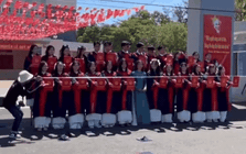 Hơn 500.000 netizen vào xem buổi chụp kỷ yếu dành riêng cho người bị OCD Hơn 500.000 netizen vào xem buổi chụp kỷ yếu dành riêng cho người bị OCD