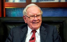 Image 9: Warren Buffett đọc thơ khi chứng khoán giảm mạnh nhất 5 năm: ‘Chẳng mấy khi có mưa vàng, hãy đi lấy xô hứng lấy cơ hội’, lời khuyên của tỷ phú 94 tuổi với 334 tỷ USD tiền mặt 'đã sẵn sàng'