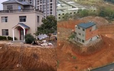Chủ căn biệt thự 300m² kiên quyết không di dời dù được đền bù 3 căn nhà, tuyên bố: “Chưa được bồi thường xứng đáng thì chưa chuyển đi”
