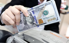 Đồng USD suy yếu, vì sao tỉ giá tại Việt Nam vẫn tăng?